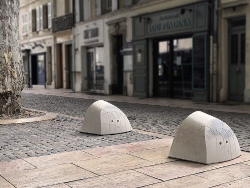 Bornes anti-stationnement | Place des Carmes | Avignon 2020